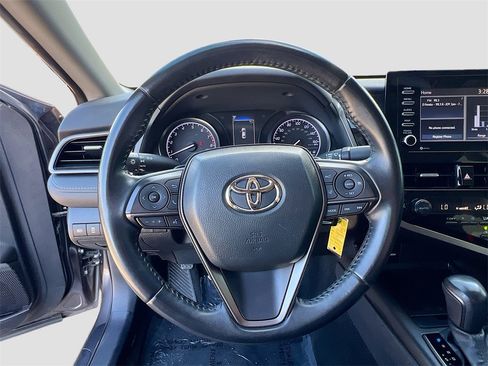 Used 2023 Toyota Camry SE image 11