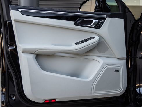 Certified 2024 Porsche Macan S AWD/4WD image 20