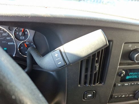 Used 2018 Chevrolet Express 2500 Extended image 16