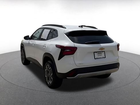 Used 2025 Chevrolet Trax LT image 11