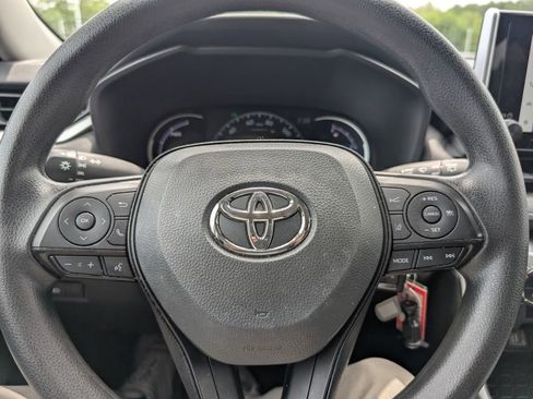 Used 2024 Toyota RAV4 LE AWD/4WD image 23