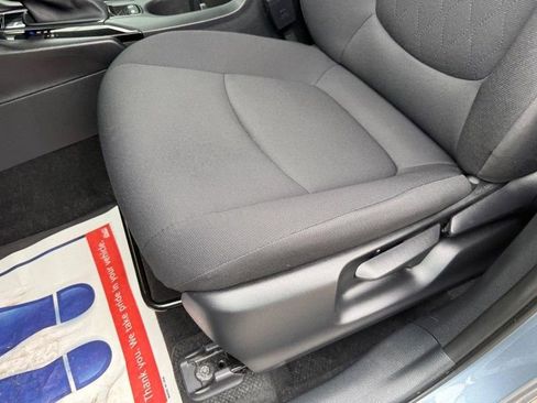 Used 2023 Toyota Corolla Cross LE AWD/4WD image 17