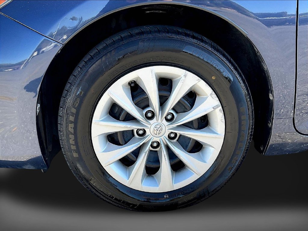 Used 2017 Toyota Camry LE FWD image 38