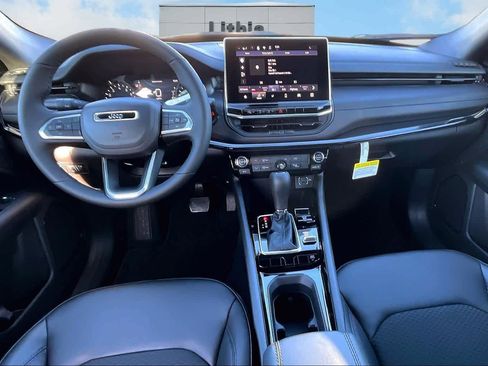 New 2026 Jeep Compass Latitude image 10