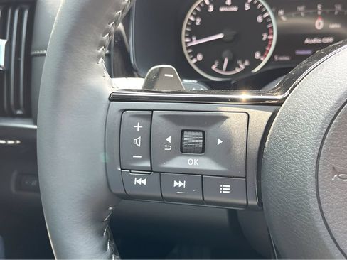 Used 2024 Nissan Pathfinder SL AWD/4WD image 26