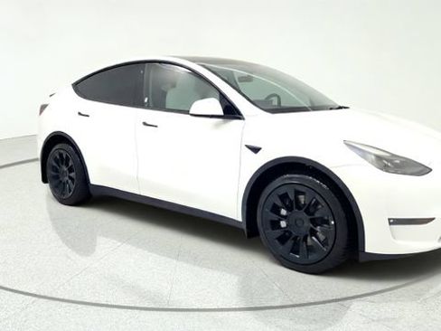 Used 2022 Tesla Model Y Long Range AWD/4WD image 1
