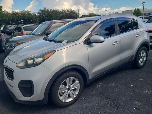 Used 2019 Kia Sportage LX w/ LX Popular Package FWD image 2
