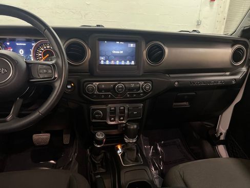 Used 2019 Jeep Wrangler Sport image 17