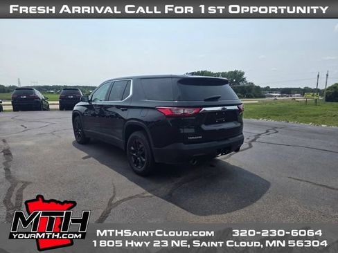 Used 2018 Chevrolet Traverse LS w/ LPO, Black Accent Package FWD image 6