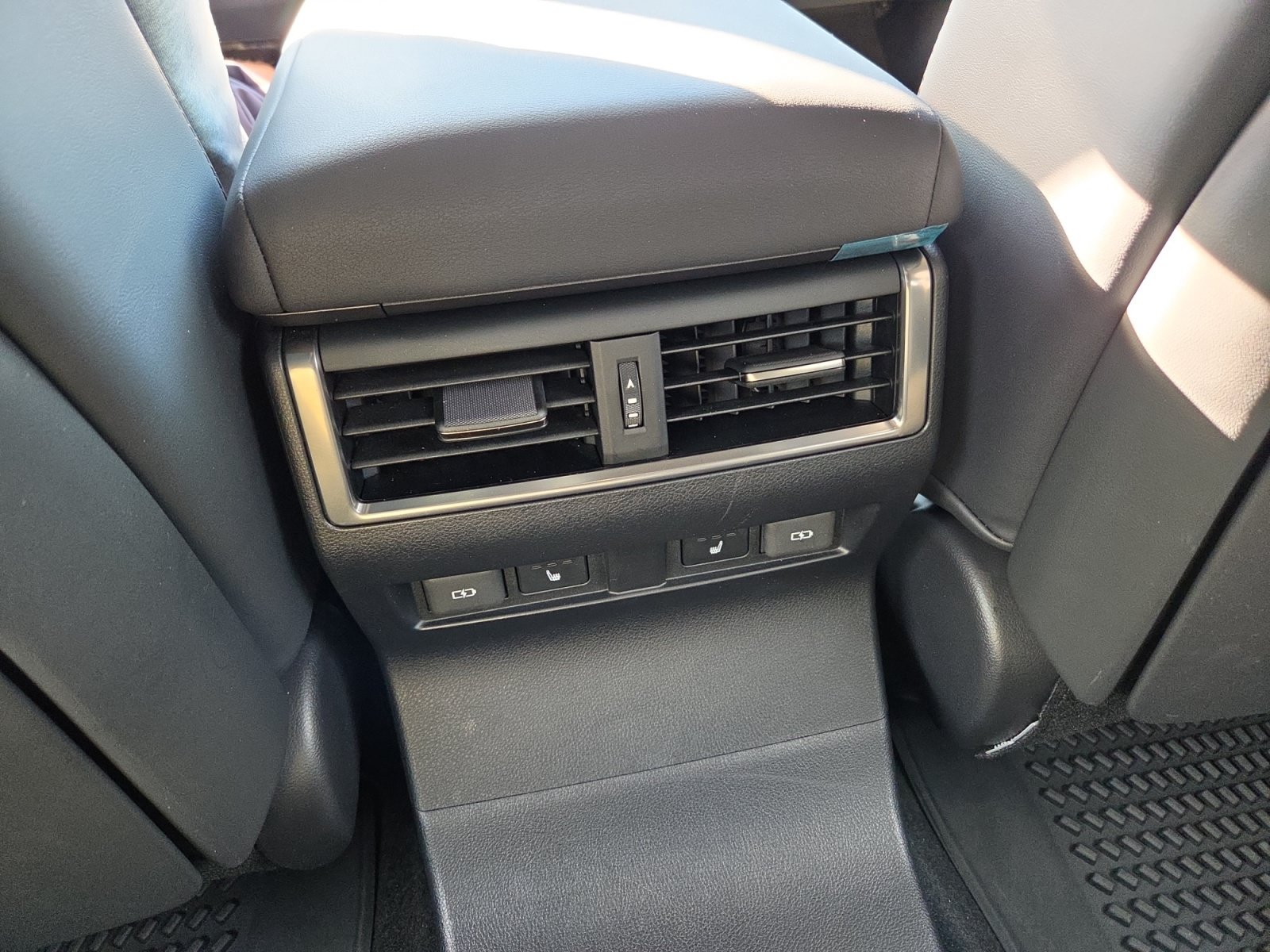 Used 2025 Lexus GX 550 w/ Accessory Package (32) AWD/4WD image 32