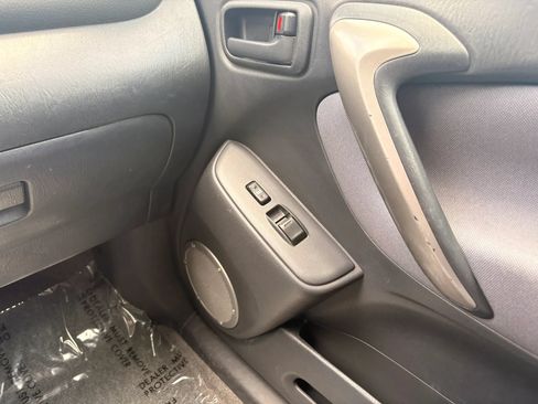 Used 2004 Toyota RAV4 4WD image 21