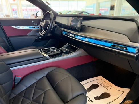 Used 2024 BMW 740i w/ Premium Package 2 RWD image 19
