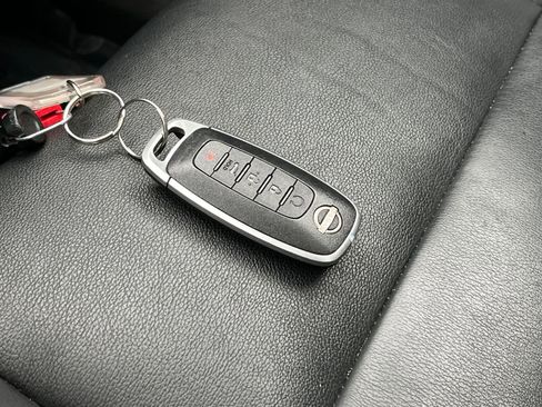 Used 2023 Nissan Rogue SL w/ SL Premium Package image 21