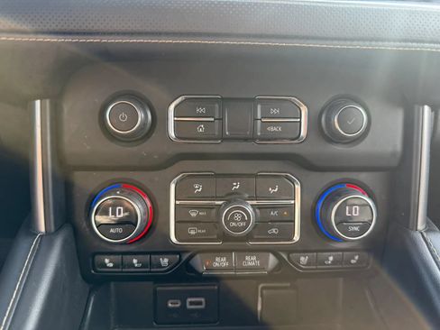 Used 2023 Chevrolet Suburban Premier AWD/4WD image 39