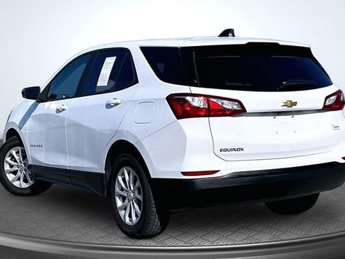 Used 2021 Chevrolet Equinox LS w/ LS Convenience Package FWD image 4
