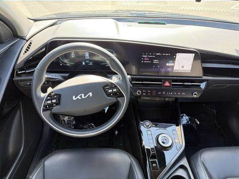 Used 2025 Kia Niro EX FWD image 7