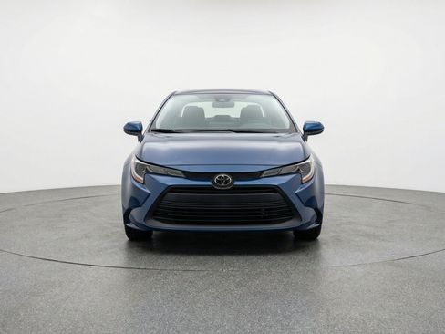 Used 2025 Toyota Corolla LE FWD image 2