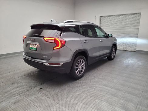 Used 2024 GMC Terrain SLT image 9