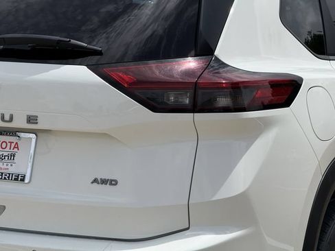 Used 2024 Nissan Rogue S AWD/4WD image 7