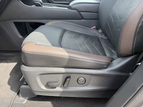 Used 2025 Nissan Pathfinder Platinum FWD image 13