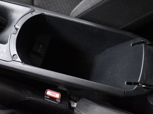 Used 2020 Toyota C-HR LE FWD image 33