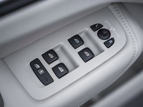 New 2026 Volvo XC60 B5 Ultra w/ Protection Package Premier image 38