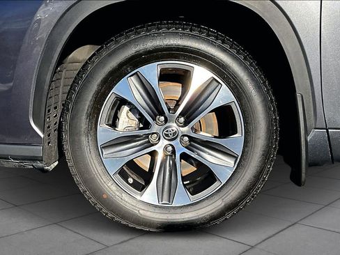 Certified 2022 Toyota Highlander XLE image 10