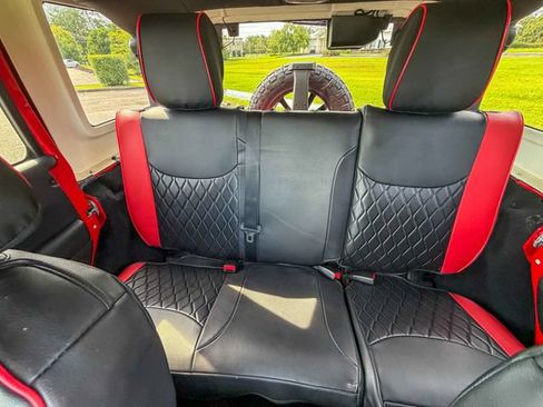 Used 2015 Jeep Wrangler Unlimited Sahara w/ Max Tow Package AWD/4WD image 16