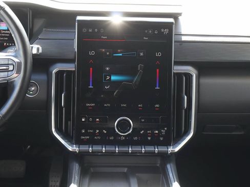 Used 2024 GMC Acadia Elevation FWD image 16