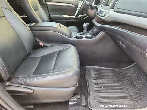 Used 2014 Toyota Highlander XLE AWD/4WD image 27