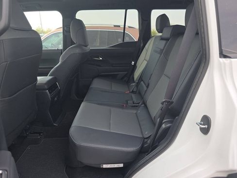 Used 2026 Lexus GX 550 w/ Cold Area Package AWD/4WD image 16