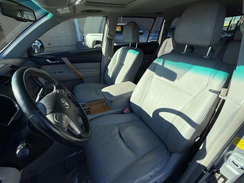 Used 2010 Toyota Highlander Limited image 11