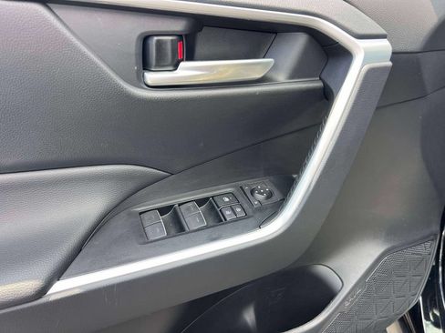 Used 2025 Toyota RAV4 XLE FWD image 17