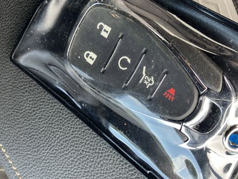 Used 2023 Chevrolet Traverse LT image 38