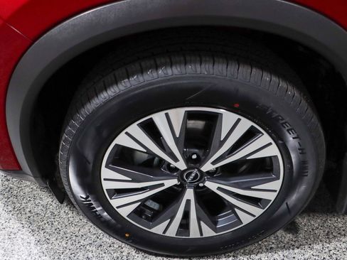 Used 2023 Nissan Rogue SV image 11