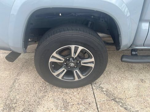 Used 2019 Toyota Tacoma TRD Sport w/ Technology Package RWD image 14