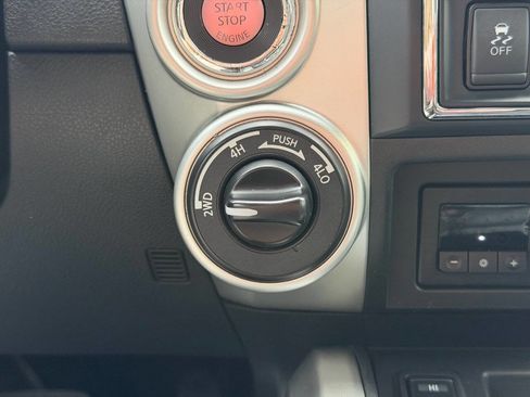 Used 2017 Nissan Titan SV AWD/4WD image 32