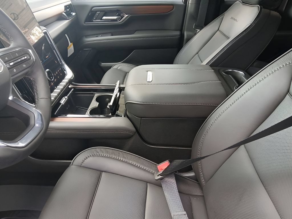 New 2026 GMC Yukon Denali w/ Denali Reserve Package AWD/4WD image 9