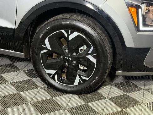 Used 2025 Kia Niro Wind w/ Wind Preserve Package FWD image 13