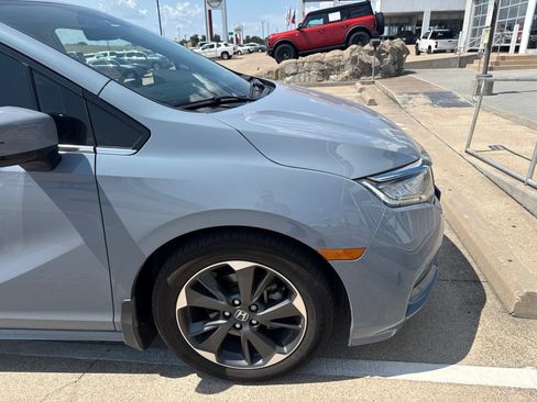 Used 2023 Honda Odyssey Elite image 4