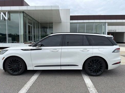 Used 2025 Lincoln Aviator Reserve w/ Equipment Group 201A AWD/4WD image 2