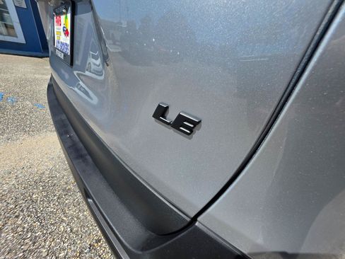 Used 2020 Toyota RAV4 LE FWD image 31