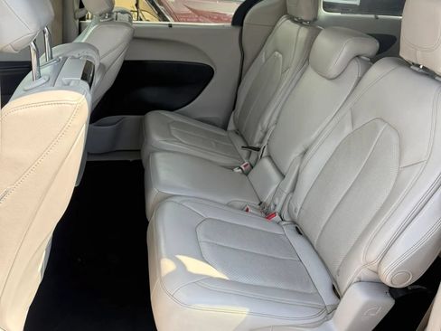 Used 2017 Chrysler Pacifica Touring-L Plus FWD image 15