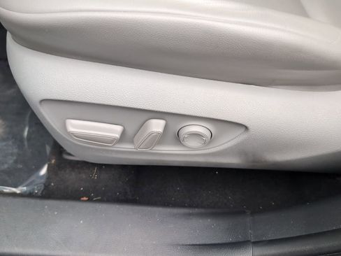 Used 2023 Toyota Highlander XLE image 20