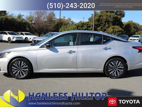 Used 2024 Nissan Altima 2.5 SV image 2