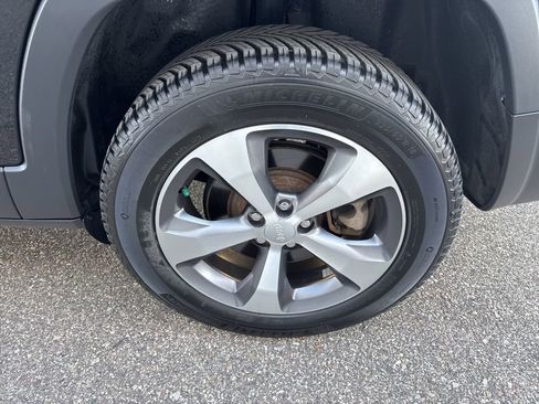 Used 2021 Jeep Cherokee Limited image 9