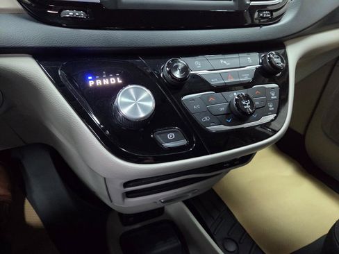 Used 2018 Chrysler Pacifica Touring Plus w/ Tire & Wheel Group image 24