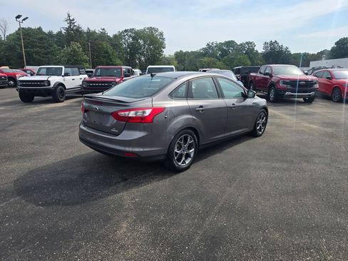 Used 2014 Ford Focus SE w/ Equipment Group 201A FWD image 5
