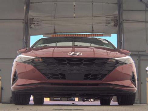 Used 2023 Hyundai Elantra SEL w/ Convenience Package FWD image 3