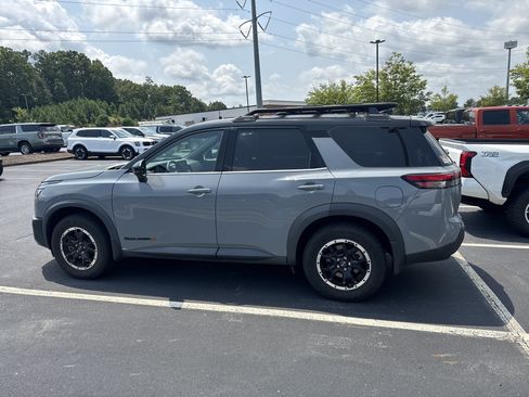 Used 2023 Nissan Pathfinder Rock Creek AWD/4WD image 13